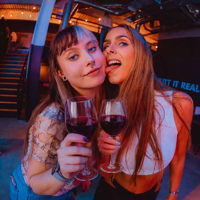 BOTTOMLESS DRINKS