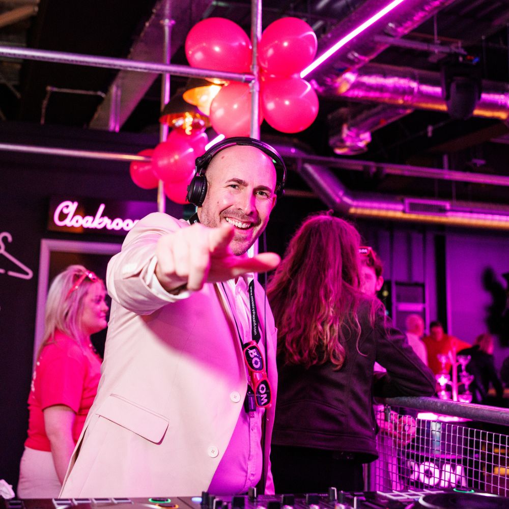 LIVE DJ 